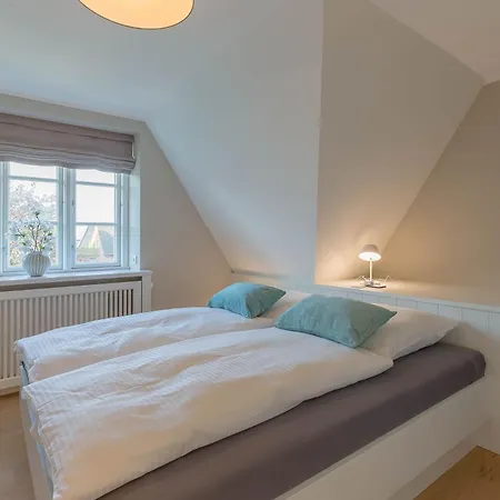 Holiday home Hues Holm Alkersum