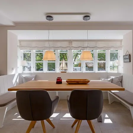 Hues Holm Holiday home Alkersum