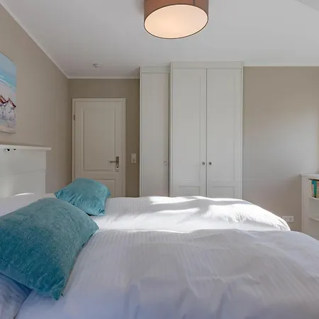 Hues Holm Holiday home Alkersum